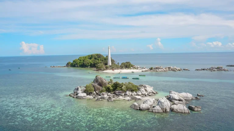 5 Alasan kamu harus liburan ke Belitung! Nomor 4 bikin kamu tercengang!
