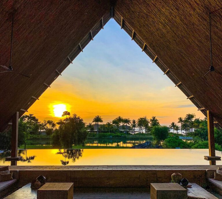 Rekomendasi Hotel Terbaik di Belitung Cocok untuk Staycation Bersama Keluarga